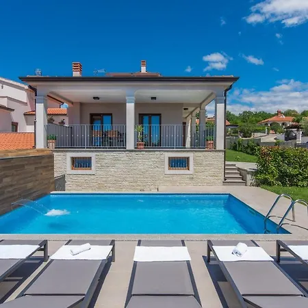Branka Villa Kastelir